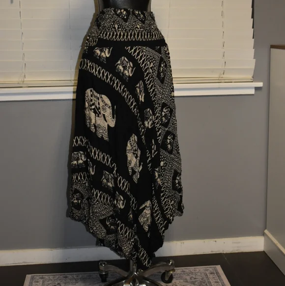 Black and White Elephant Print Skirt - Picture 3 of 5